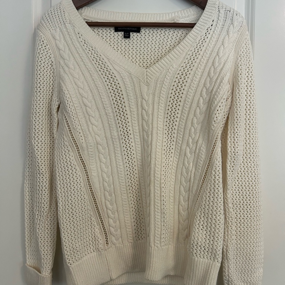 Banana Republic Women's Cream V-Neck Sweater